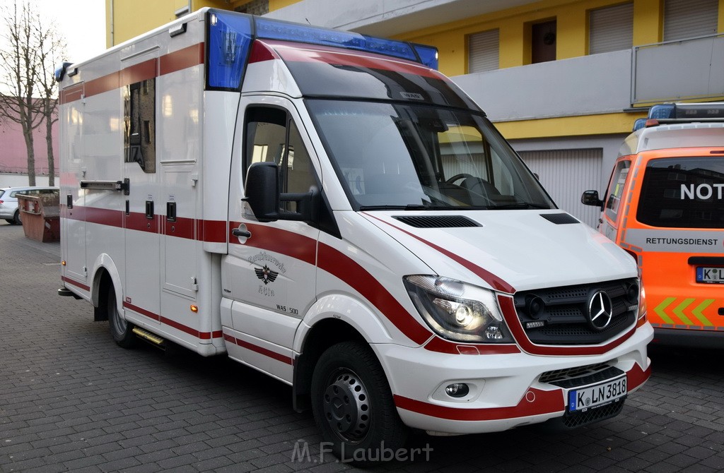 Feuer 1 Koeln Vingst Hesshofplatz P40.JPG - Miklos Laubert